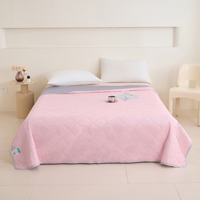 91家纺网 家纺一手货源 找家纺 畅销被业 2025新款A类凉感丝纯色压花夏被系列直播外贸跨境 浅粉