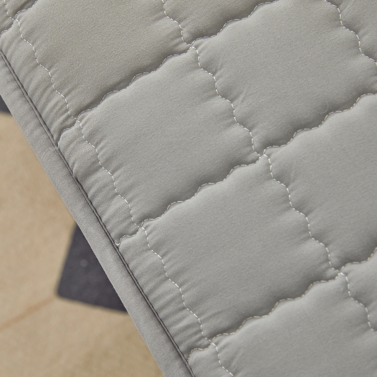 91家纺网 家纺一手货源 找家纺 欧邦 2025新款可拆卸六面全包夹棉床笠 单面夹棉-简雅灰