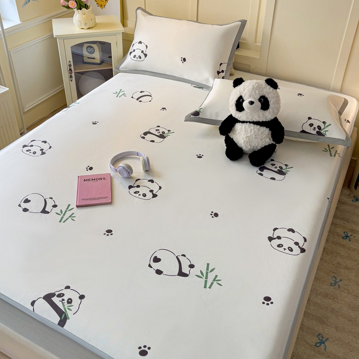 91家纺网 家纺一手货源 找家纺 富馨莱 2025新款床笠款冰藤印花凉席A类抗菌冰丝席支持定制尺寸 熊猫胖胖