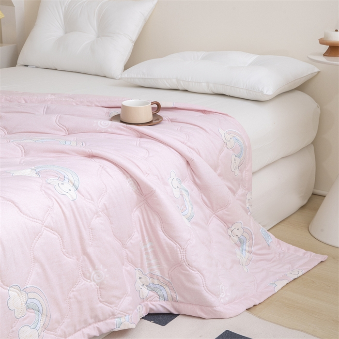 91家纺网 家纺一手货源 找家纺 席万佳 2025新款直播热款印花夏凉被空调被被子被芯水洗棉夏被 彩虹粉