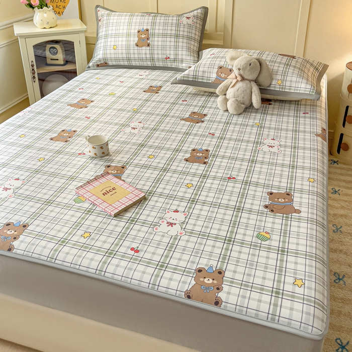 91家纺网 家纺一手货源 找家纺 富馨莱 2025新款床笠款冰藤印花凉席A类抗菌冰丝席支持定制尺寸 格子熊