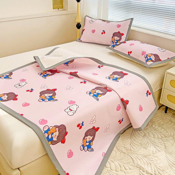 91家纺网 家纺一手货源 找家纺 富馨莱 2025新款平铺款冰藤印花凉席A类抗菌冰丝席支持定制尺寸 元气女孩