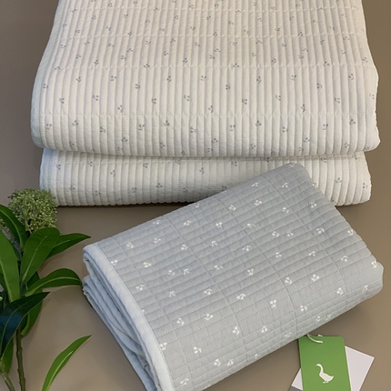 91家纺网 家纺一手货源 找家纺 汇庭 2025新款全棉床盖三件套-实拍 小小樱桃蓝