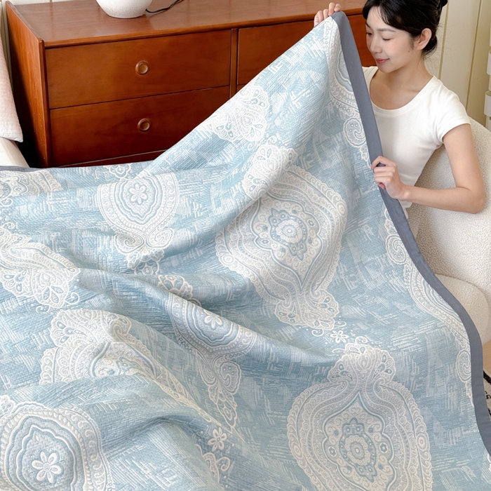 91家纺网 家纺一手货源 找家纺 2025新款A类纯棉针织三层纱提花多功能毯 蓝色-梦回