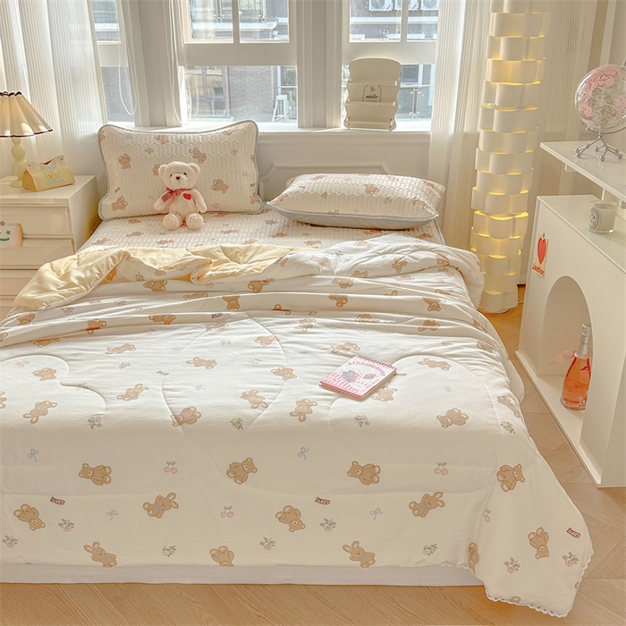 91家纺网 家纺一手货源 找家纺 慕尚家纺  2025春夏新款乳胶凉席水洗棉夏被夏凉被空调被三件套四件套 宝贝小熊