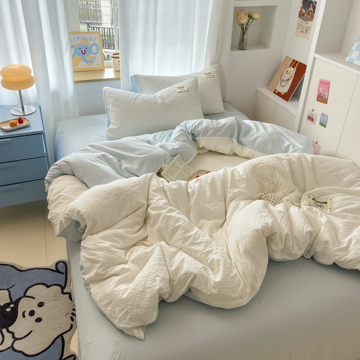 91家纺网 家纺一手货源 找家纺 桃心家居 2025新款A类韩系亲肤软糯甜格泡泡水洗棉撞色奶呼呼织标蝴蝶少女四件套 泡泡水洗棉-甜格奶白蓝