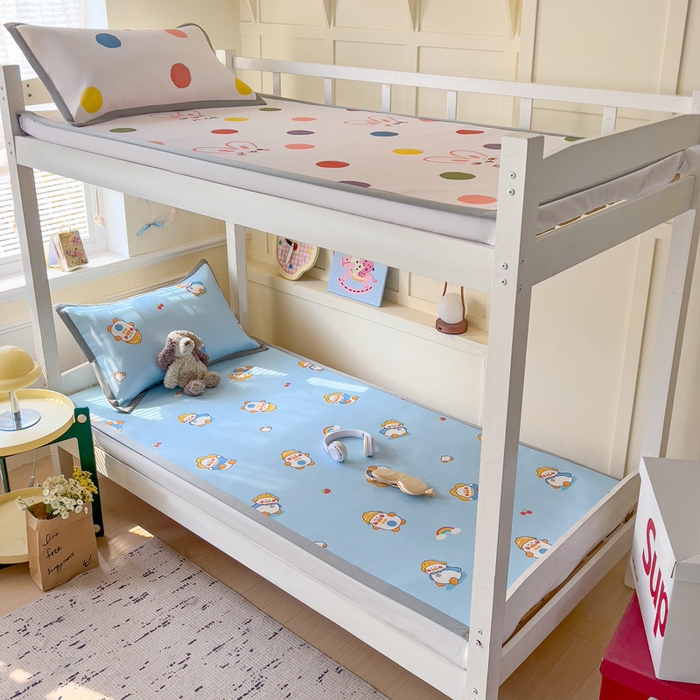 91家纺网 家纺一手货源 找家纺 富馨莱 2025新款学生平铺款冰藤印花凉席A类抗菌冰丝席支持定制尺寸 开心鸭