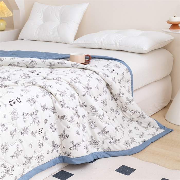 91家纺网 家纺一手货源 找家纺 梵心家纺 2025新款直播热款印花夏凉被空调被被子被芯水洗棉夏被 熊猫物语