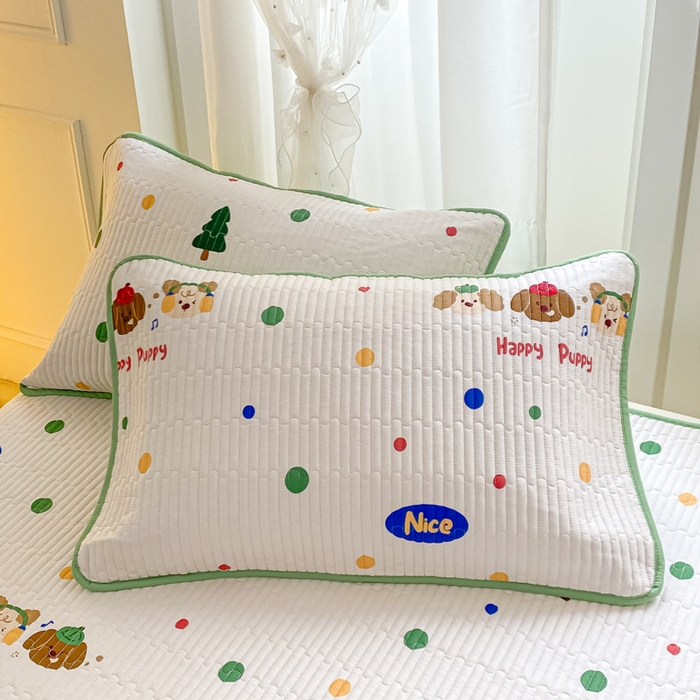 91家纺网 家纺一手货源 找家纺 顺顺家纺 2025新款全棉卡通夹棉床盖 狗狗之家