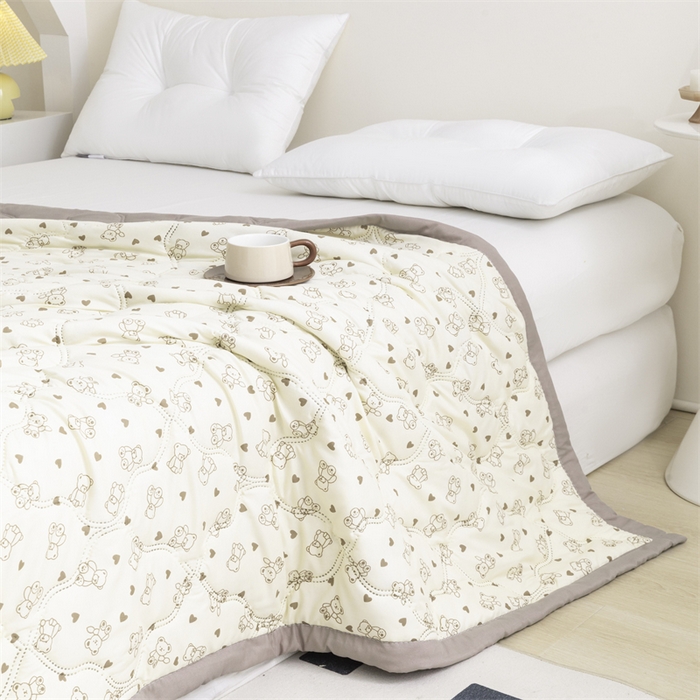 91家纺网 家纺一手货源 找家纺 席万佳 2025新款直播热款印花夏凉被空调被被子被芯水洗棉夏被 比熊院长