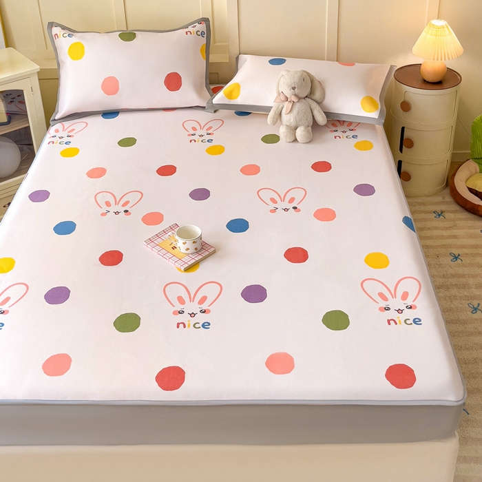 91家纺网 家纺一手货源 找家纺 富馨莱 2025新款床笠款冰藤印花凉席A类抗菌冰丝席支持定制尺寸 圆点兔兔