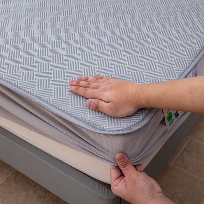 91家纺网 家纺一手货源 找家纺 凌云家纺  2025新款提花凉感冰丝席床笠款三明治凉席三件套 菱格-灰