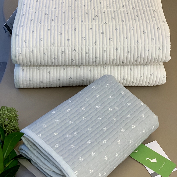 91家纺网 家纺一手货源 找家纺 汇庭 2025新款全棉床盖三件套-实拍 小小樱桃蓝