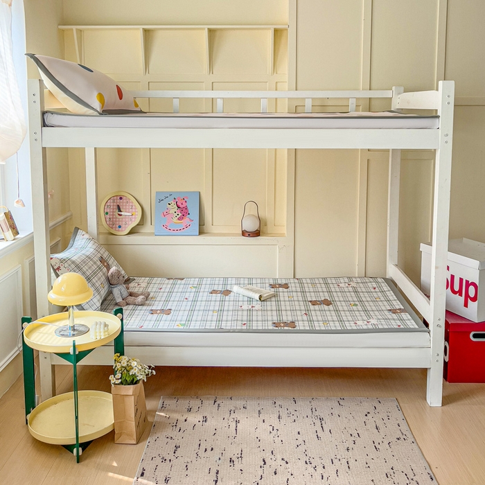 91家纺网 家纺一手货源 找家纺 富馨莱 2025新款学生平铺款冰藤印花凉席A类抗菌冰丝席支持定制尺寸 格子熊