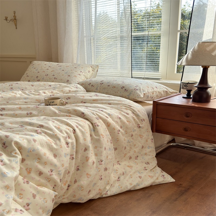 91家纺网 家纺一手货源 找家纺 曲之慕2025新款A类母婴级有氧全棉纯棉双层纱印花四件套 卡通乐园-米