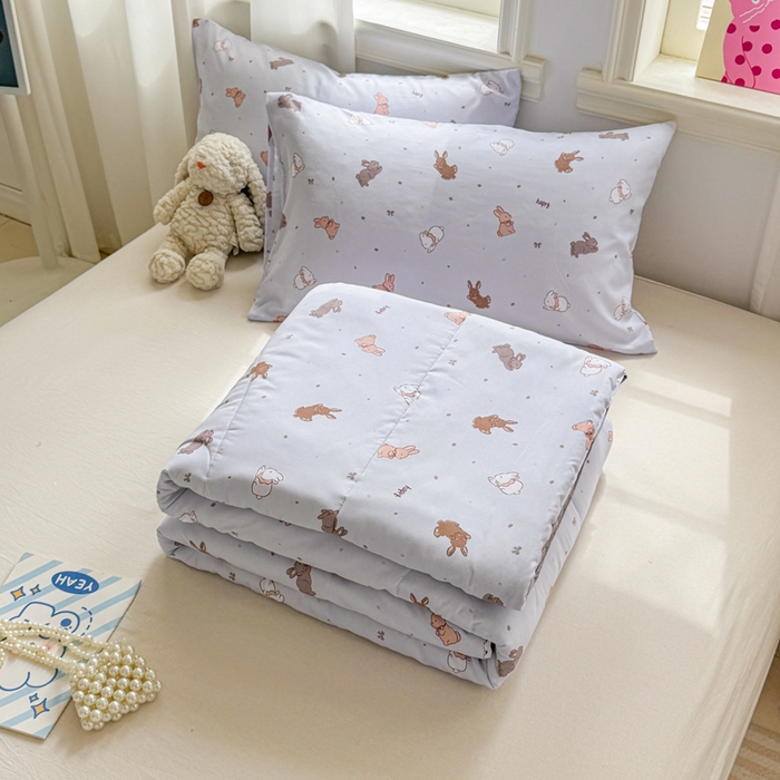 91家纺网 家纺一手货源 找家纺 慕尚家纺 2025新款水洗棉花边工艺羽丝棉卡通系列夏被 中国白兔