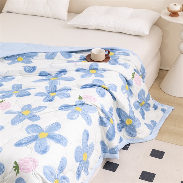 91家纺网 家纺一手货源 找家纺 席万佳 2025新款直播热款印花夏凉被空调被被子被芯水洗棉夏被 蓝色花朵