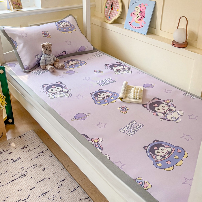 91家纺网 家纺一手货源 找家纺 富馨莱 2025新款学生平铺款冰藤印花凉席A类抗菌冰丝席支持定制尺寸 淘气喵