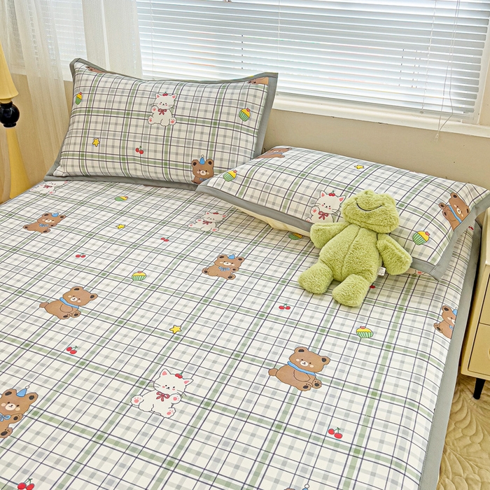 91家纺网 家纺一手货源 找家纺 富馨莱 2025新款平铺款冰藤印花凉席A类抗菌冰丝席支持定制尺寸 格子熊