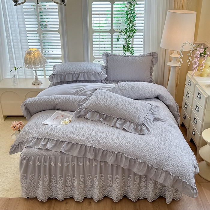 91家纺网 家纺一手货源 找家纺 2025新款A类华夫格大豆棉床裙四件套-梦幻花园 梦幻花园-灰