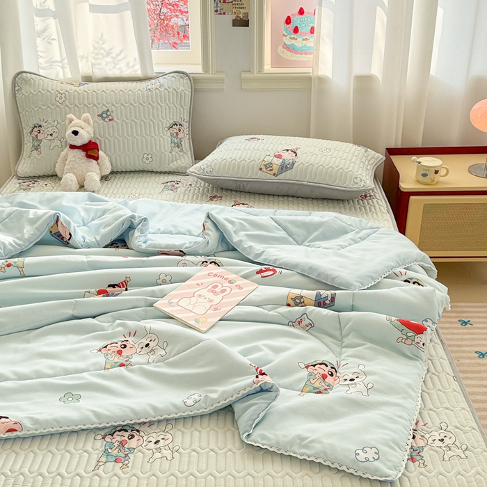 91家纺网 家纺一手货源 找家纺 慕尚家纺  2025春夏新款乳胶凉席水洗棉夏被夏凉被空调被三件套四件套 蜡笔小新