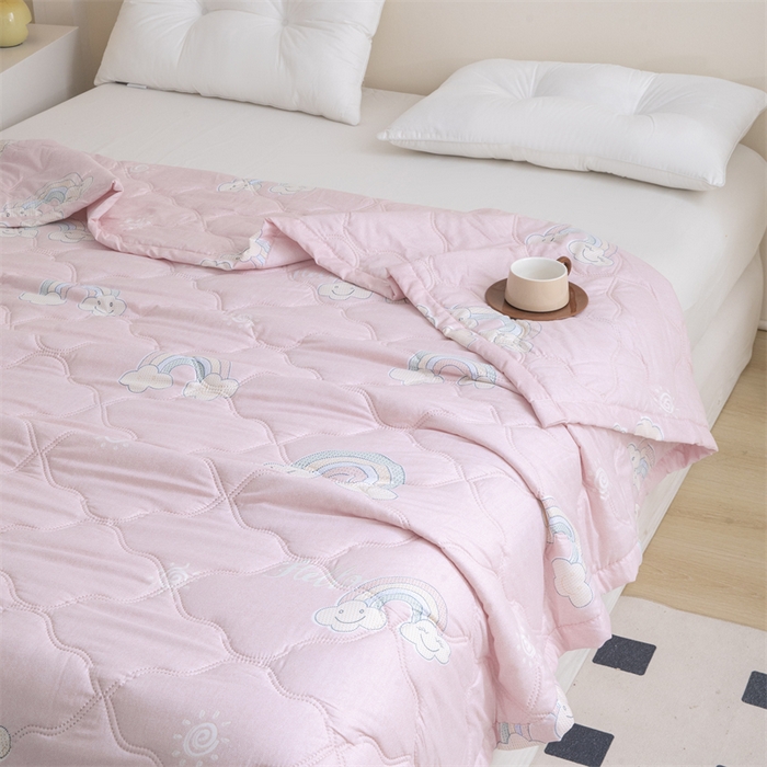 91家纺网 家纺一手货源 找家纺 席万佳 2025新款直播热款印花夏凉被空调被被子被芯水洗棉夏被 彩虹粉