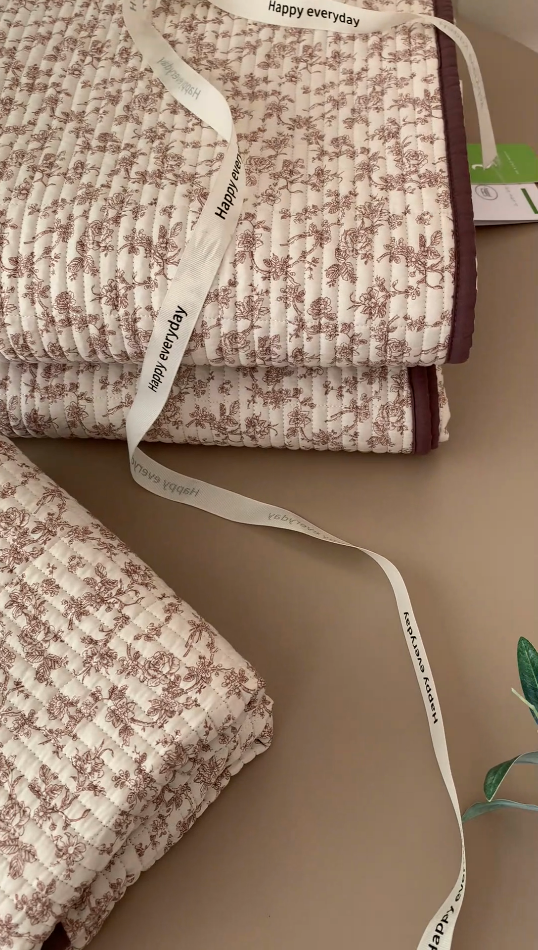 91家纺网 家纺一手货源 找家纺 汇庭 2025新款蔓莎床盖三件套系列-实拍 菲莉棕