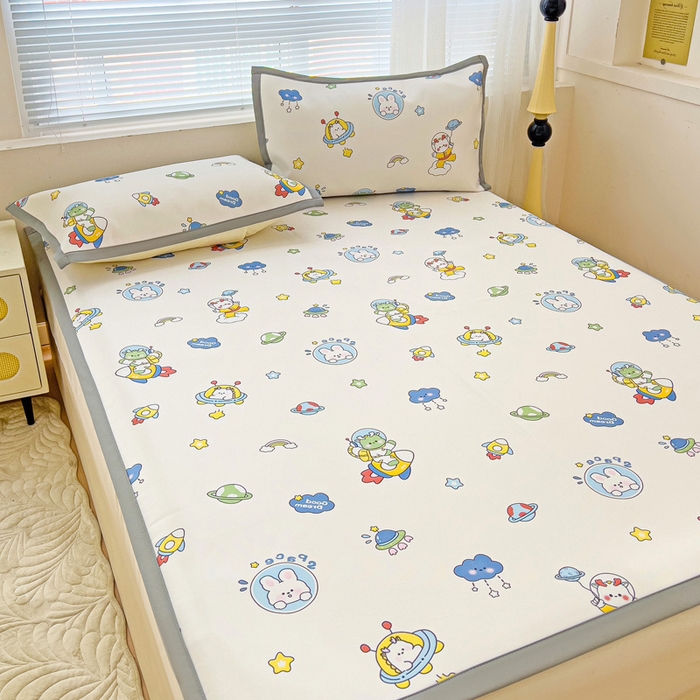 91家纺网 家纺一手货源 找家纺 富馨莱 2025新款平铺款冰藤印花凉席A类抗菌冰丝席支持定制尺寸 宇航员