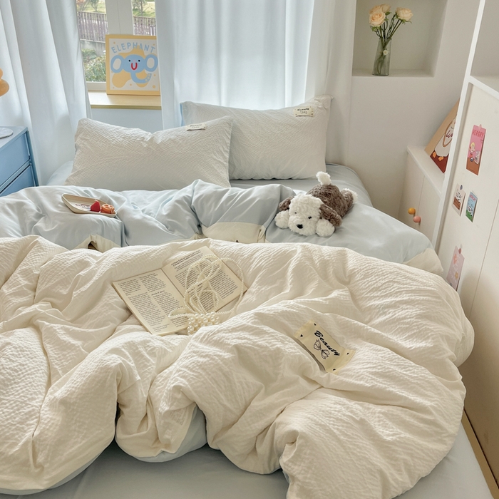 91家纺网 家纺一手货源 找家纺 桃心家居 2025新款A类韩系亲肤软糯甜格泡泡水洗棉撞色奶呼呼织标蝴蝶少女四件套 泡泡水洗棉-甜格奶白蓝