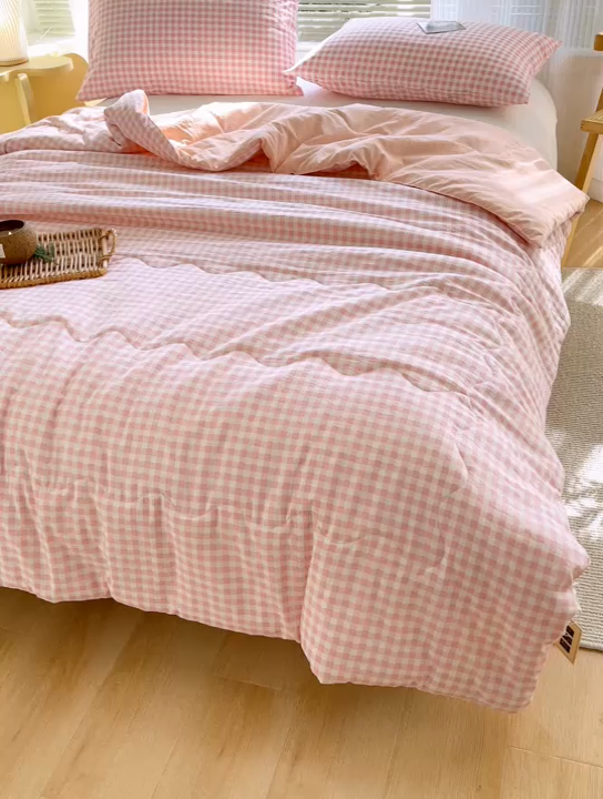 91家纺网 家纺一手货源 找家纺 2025新款无印风夏被 粉小格