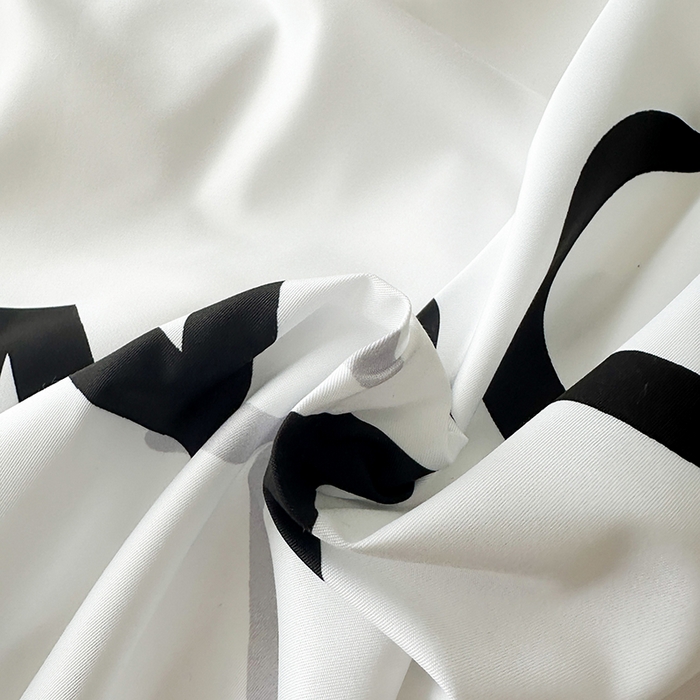 91家纺网 家纺一手货源 找家纺 2025新款水洗真丝数码印花四件套 流体熊-白