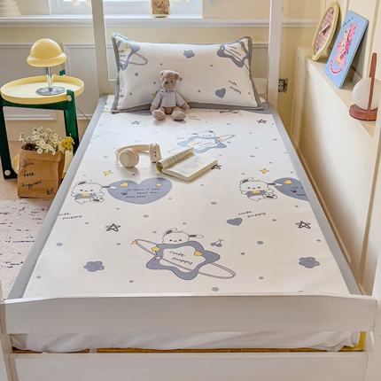 91家纺网 家纺一手货源 找家纺 富馨莱 2025新款学生平铺款冰藤印花凉席A类抗菌冰丝席支持定制尺寸 星星狗