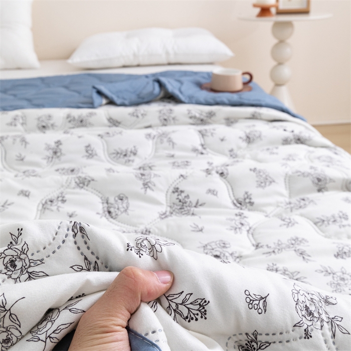 91家纺网 家纺一手货源 找家纺 梵心家纺 2025新款直播热款印花夏凉被空调被被子被芯水洗棉夏被 熊猫物语