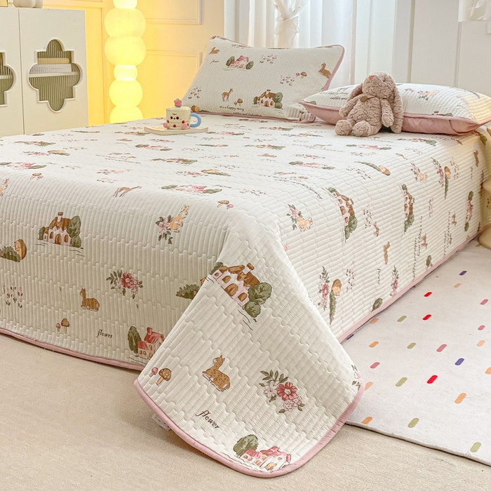 91家纺网 家纺一手货源 找家纺 顺顺家纺 2025新款全棉卡通夹棉床盖 童年趣事