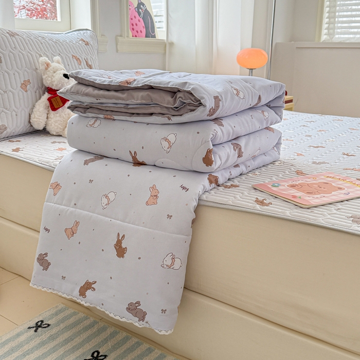 91家纺网 家纺一手货源 找家纺 慕尚家纺  2025春夏新款乳胶凉席水洗棉夏被夏凉被空调被三件套四件套 中国白兔