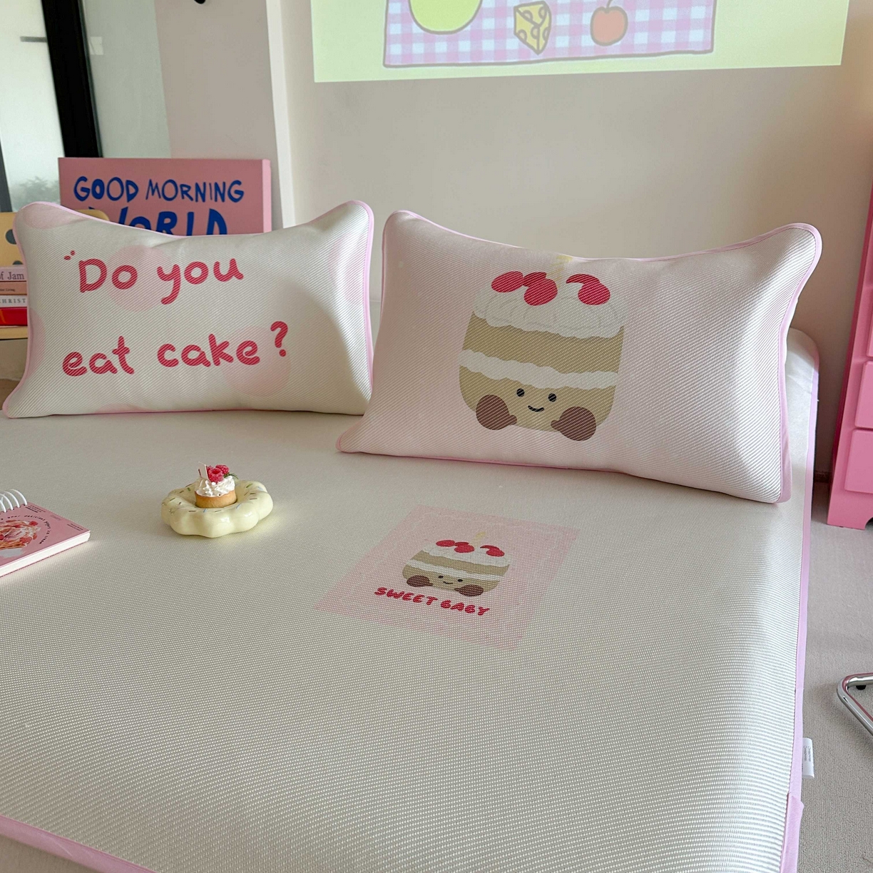 91家纺网 家纺一手货源 找家纺 美乐迪家纺 2025新款数码印花养生冰藤凉席 草莓蛋糕