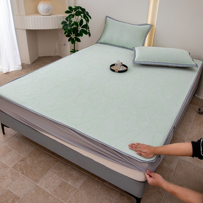 91家纺网 家纺一手货源 找家纺 凌云家纺  2025新款提花凉感冰丝席床笠款三明治凉席三件套 春韵-绿