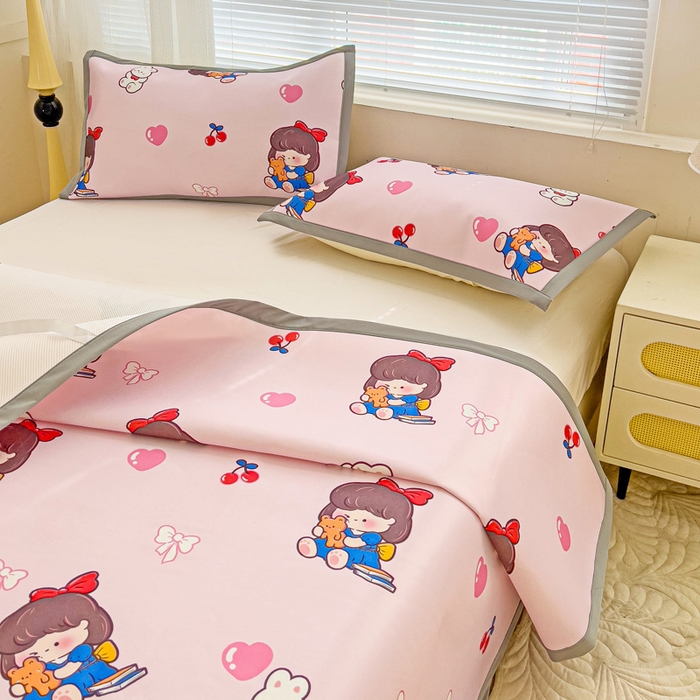 91家纺网 家纺一手货源 找家纺 富馨莱 2025新款平铺款冰藤印花凉席A类抗菌冰丝席支持定制尺寸 元气女孩