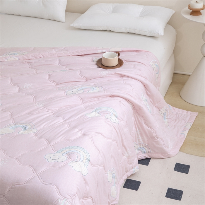 91家纺网 家纺一手货源 找家纺 席万佳 2025新款直播热款印花夏凉被空调被被子被芯水洗棉夏被 彩虹粉