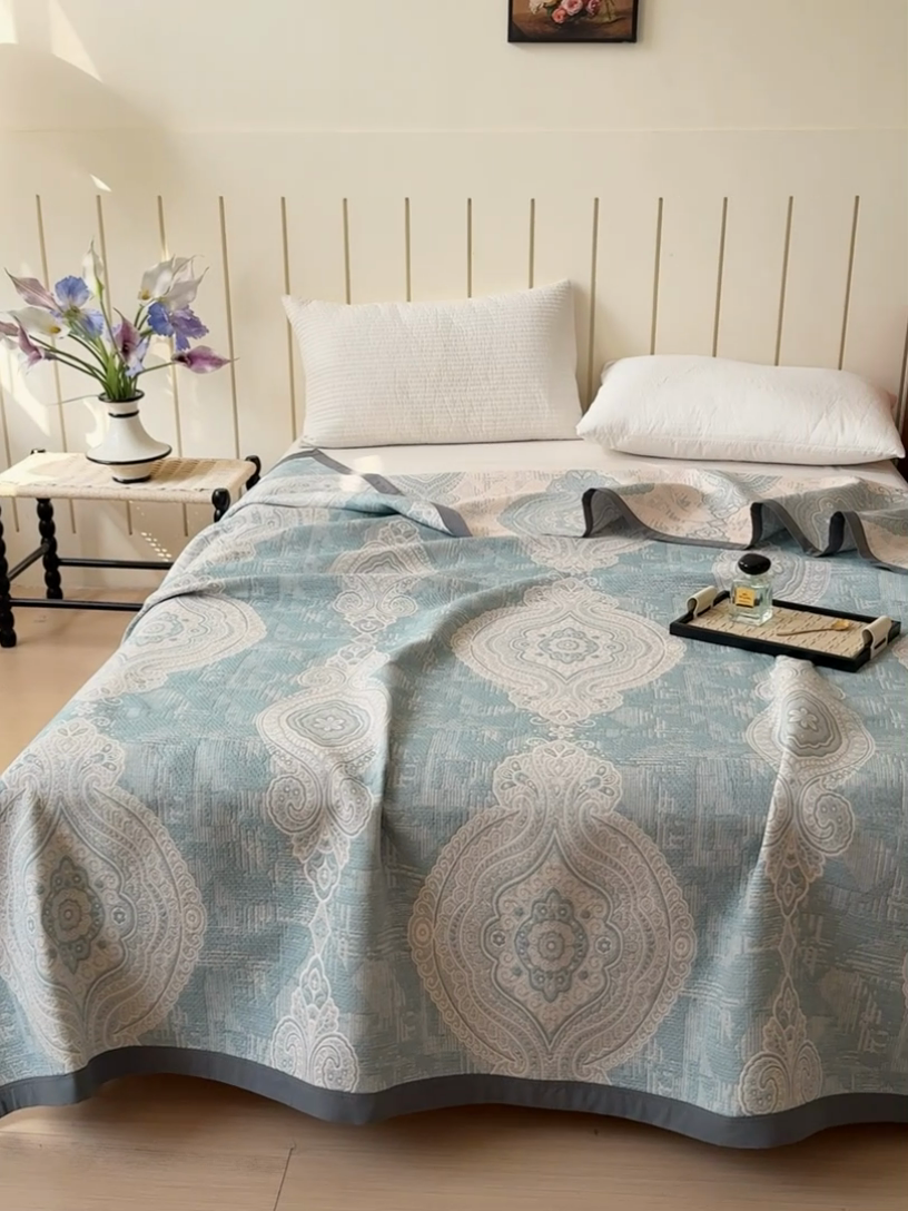 91家纺网 家纺一手货源 找家纺 2025新款A类纯棉针织三层纱提花多功能毯 蓝色-梦回