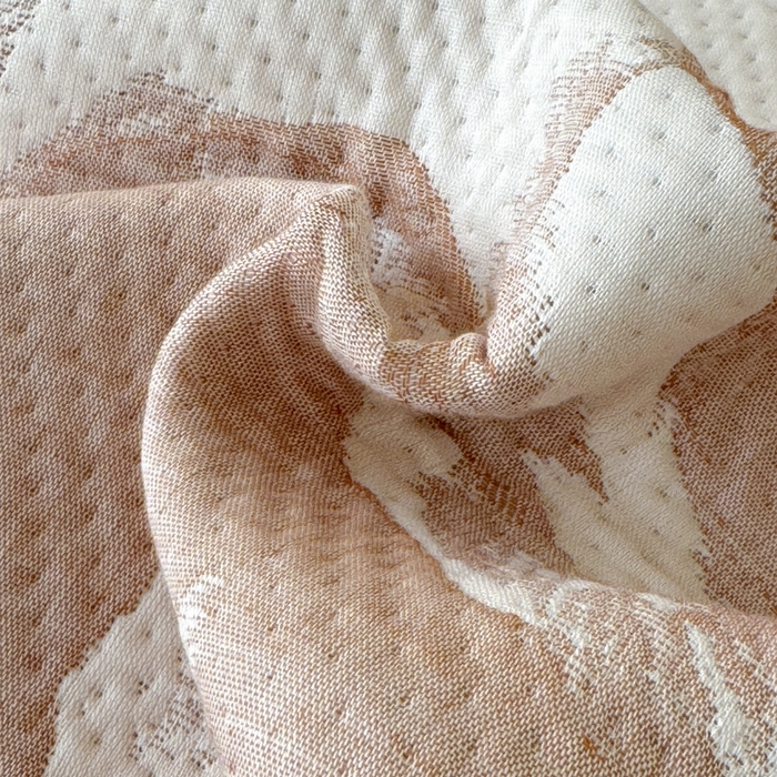 91家纺网 家纺一手货源 找家纺 2025新款A类纯棉针织三层纱提花多功能毯 粉色-玫瑰