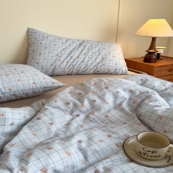 91家纺网 家纺一手货源 找家纺 曲之慕2025新款A类母婴级有氧全棉纯棉双层纱印花四件套 韩系小熊-兰