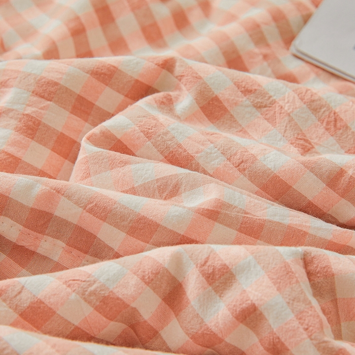 91家纺网 家纺一手货源 找家纺 伊人坊 2025新款A类无印风水洗棉新疆棉花夏被 粉小格