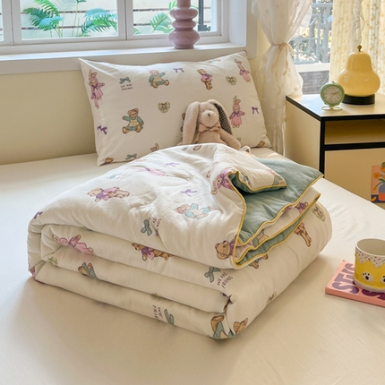 91家纺网 家纺一手货源 找家纺 贝扬思家纺 2025新款水洗皱皱纱系列夏被-系列二 小熊欢喜