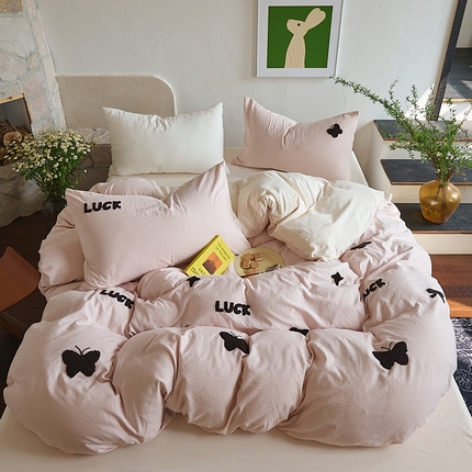 91家纺网 家纺一手货源 找家纺 （总）鑫喜莱家纺 2025新款水洗棉毛巾绣四件套场景二【全系图有买家秀文件】