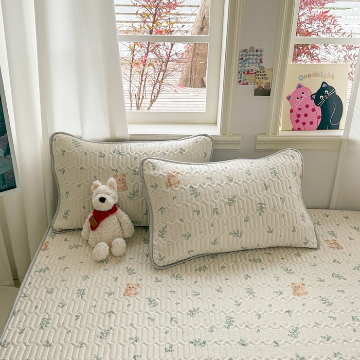 91家纺网 家纺一手货源 找家纺 慕尚家纺  2025春夏新款乳胶凉席水洗棉夏被夏凉被空调被三件套四件套 邻家小熊