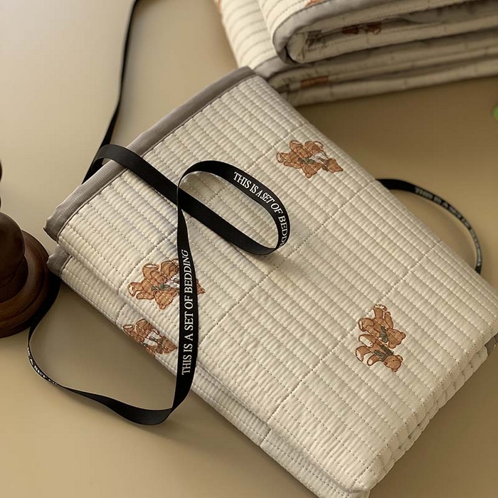 91家纺网 家纺一手货源 找家纺 汇庭 2025新款蔓莎床盖三件套系列-实拍 波特小熊