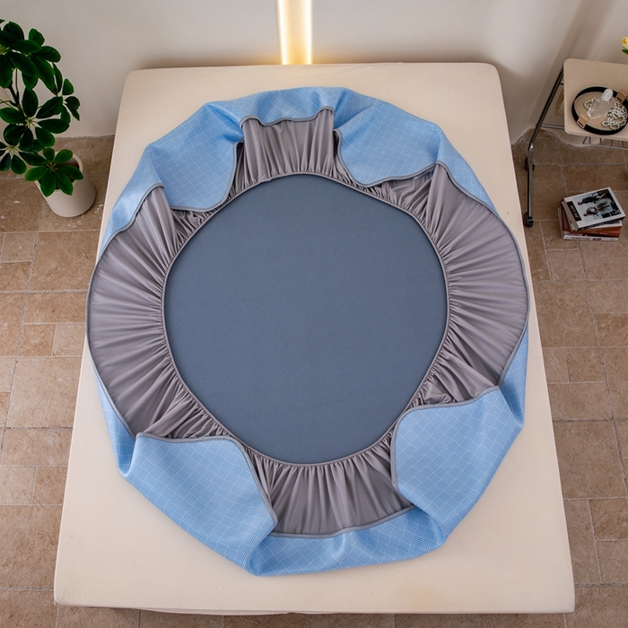 91家纺网 家纺一手货源 找家纺 凌云家纺  2025新款提花凉感冰丝席床笠款三明治凉席三件套 菱格-蓝