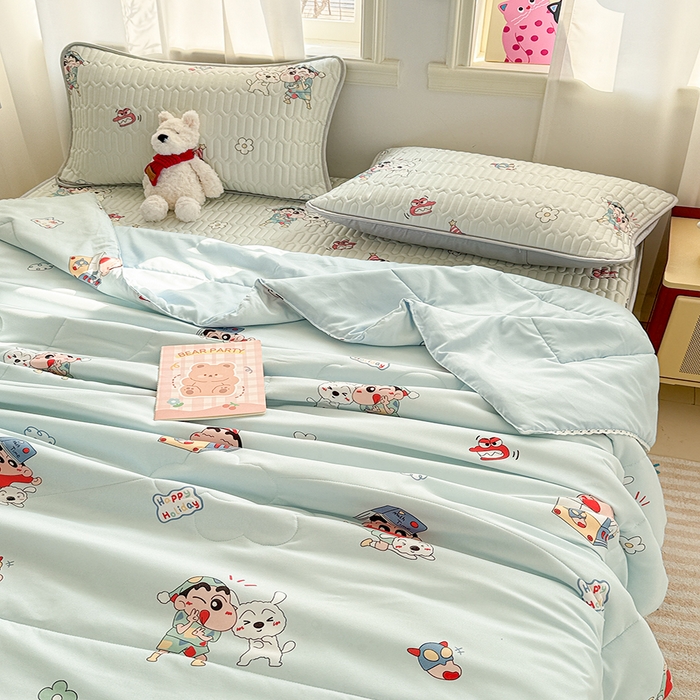 91家纺网 家纺一手货源 找家纺 慕尚家纺  2025春夏新款乳胶凉席水洗棉夏被夏凉被空调被三件套四件套 蜡笔小新