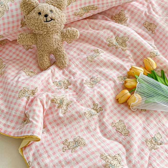 91家纺网 家纺一手货源 找家纺 贝扬思家纺 2025新款水洗皱皱纱系列夏被-系列二 关于小熊